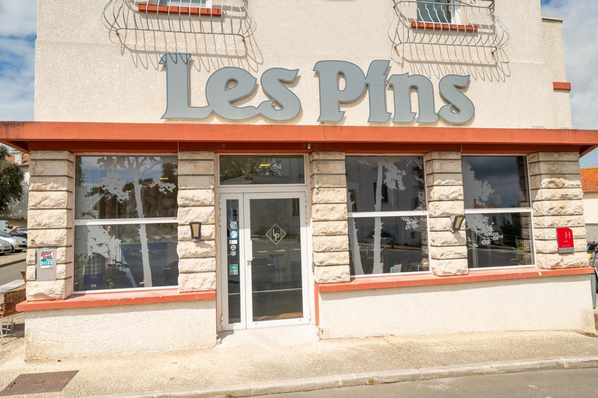 Hotel Les Pins Saint-Trojan-les-Bains Exterior foto