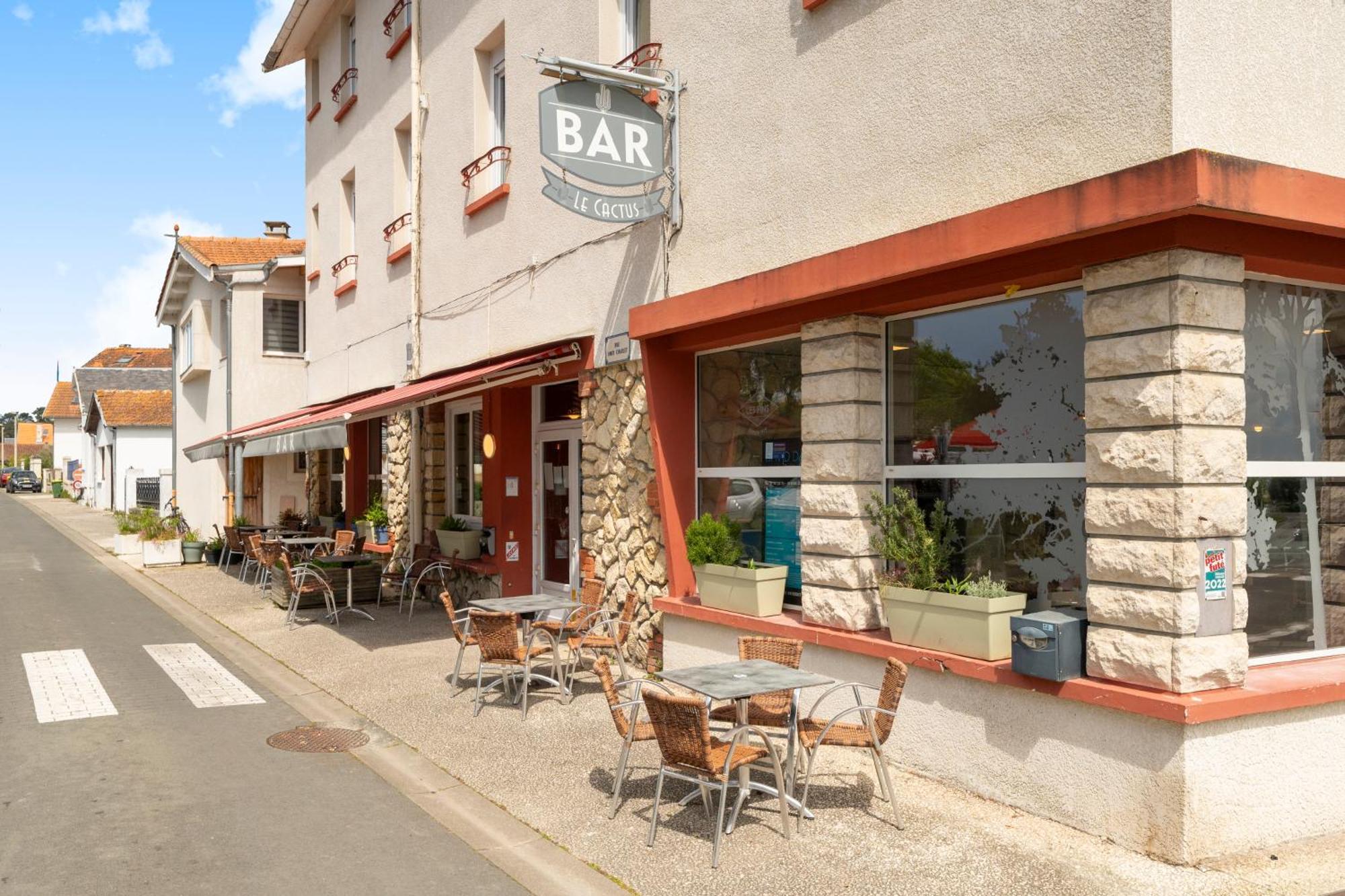 Hotel Les Pins Saint-Trojan-les-Bains Exterior foto
